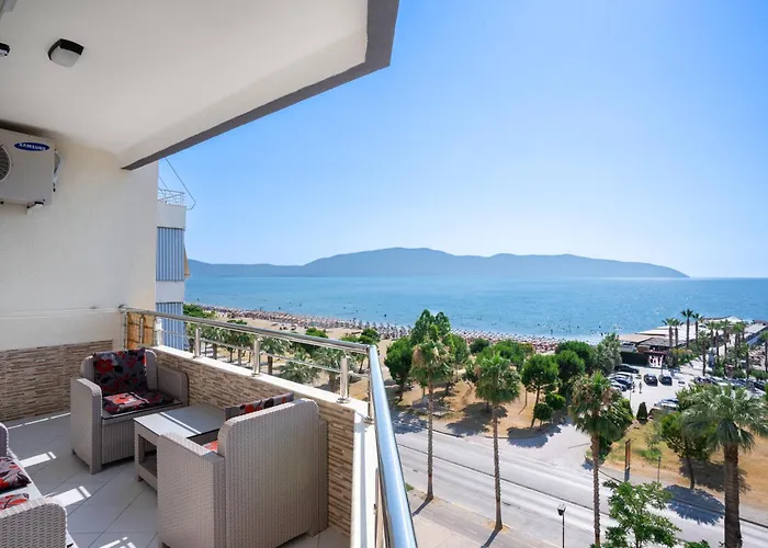 Deluxe Beachfront Apartment